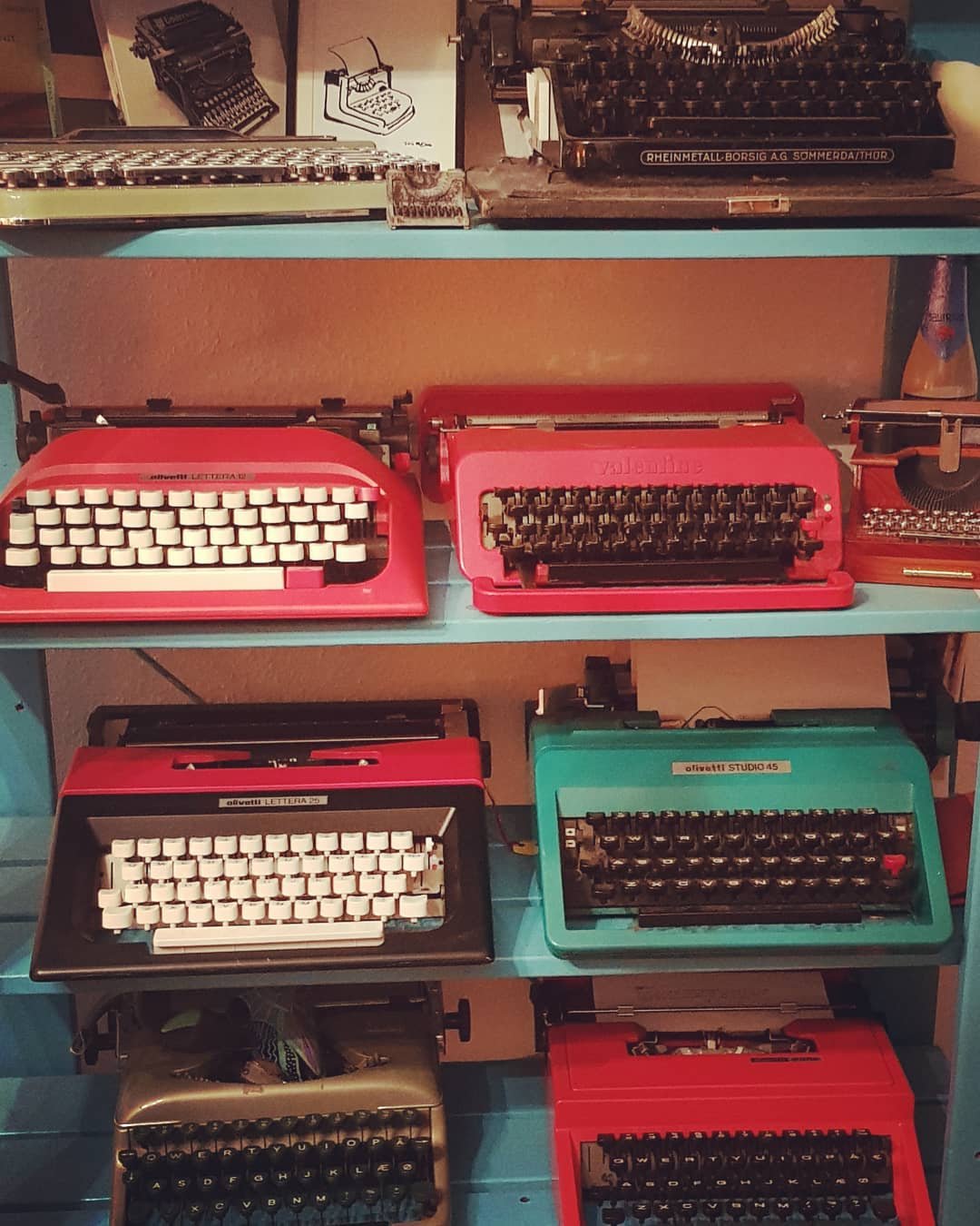 Cómo se restaura profesionalmente una máquina de escribir oxidada de los  años 30